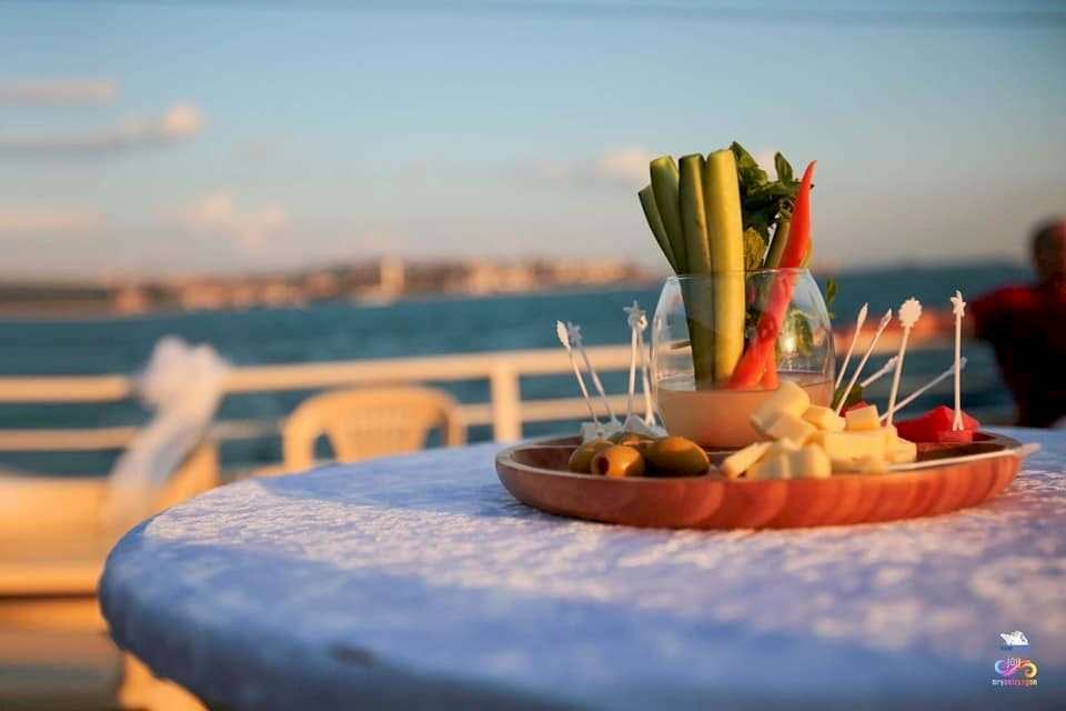 Boğaziçinde Teknede Kokteyl