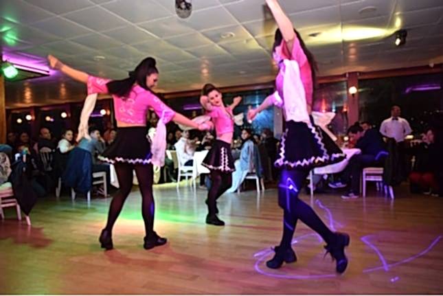 Boğazda Teknede Türk Gecesi