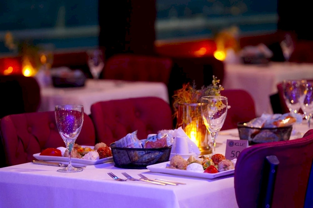 İstanbul’da Yat ile Boğazda Romantik Akşam Yemeği