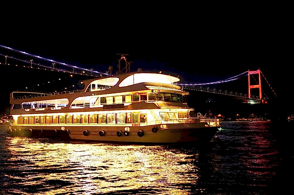 Teknede Düğün: En Güzel Anları Denizin Ortasında Yaşayın