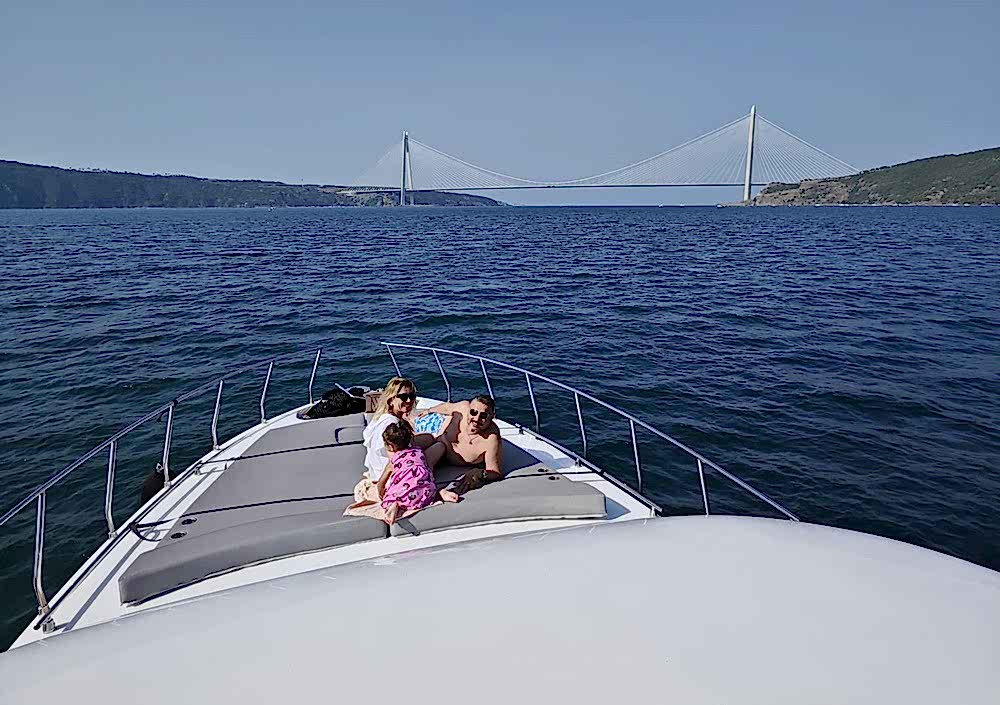 Gün Batımında Lüks: İstanbul’da Romantik Yat Turları